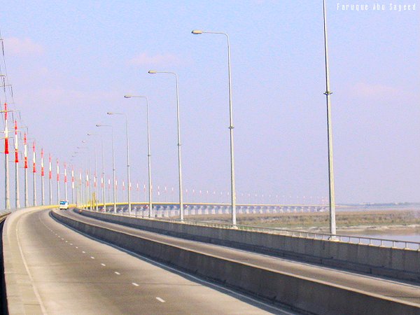 jamuna_bridge_on.jpg
